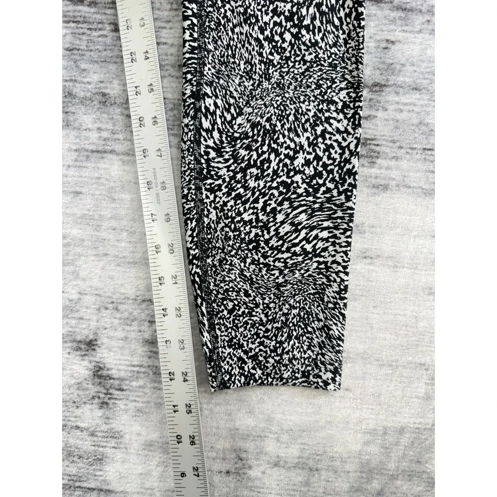 Lululemon InStill High-Rise Cropped Alpine Black/White Leggings Pants Size 6